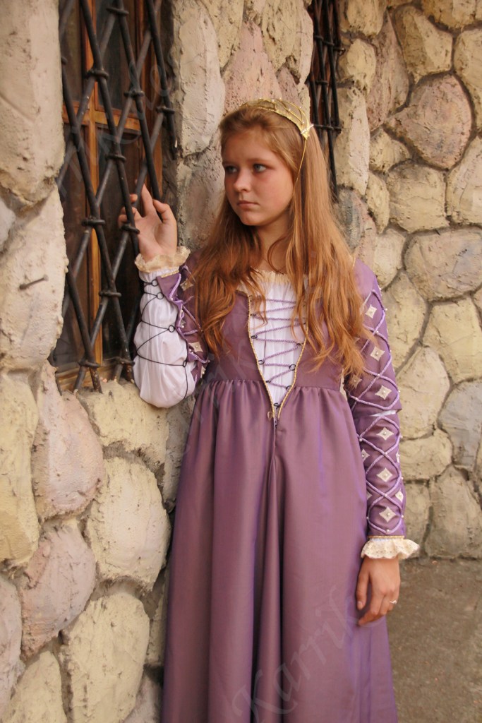 15th century lilac kirtle for girl