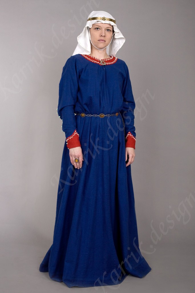 Middle Ages female cotta blue